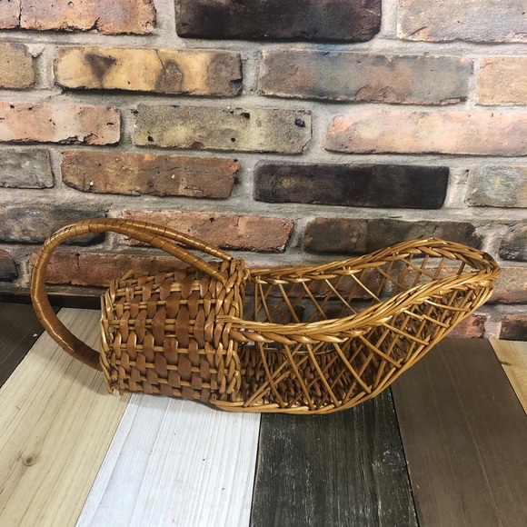 Wicker Hand Made Crafted Scoop Basket with Handle - Picture 2 of 8